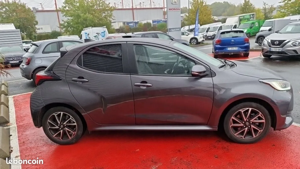 Toyota Yaris 2023 photo 3