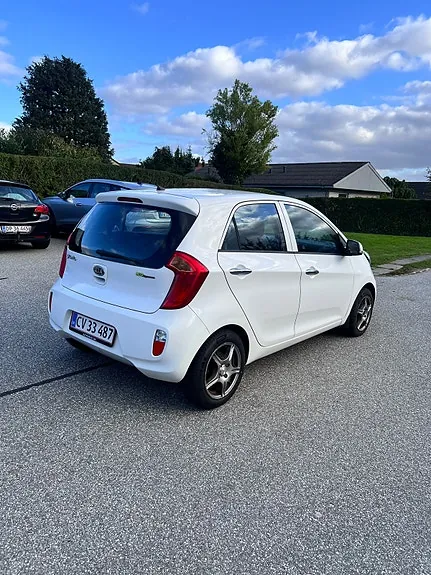 Kia Picanto 2012 photo 2