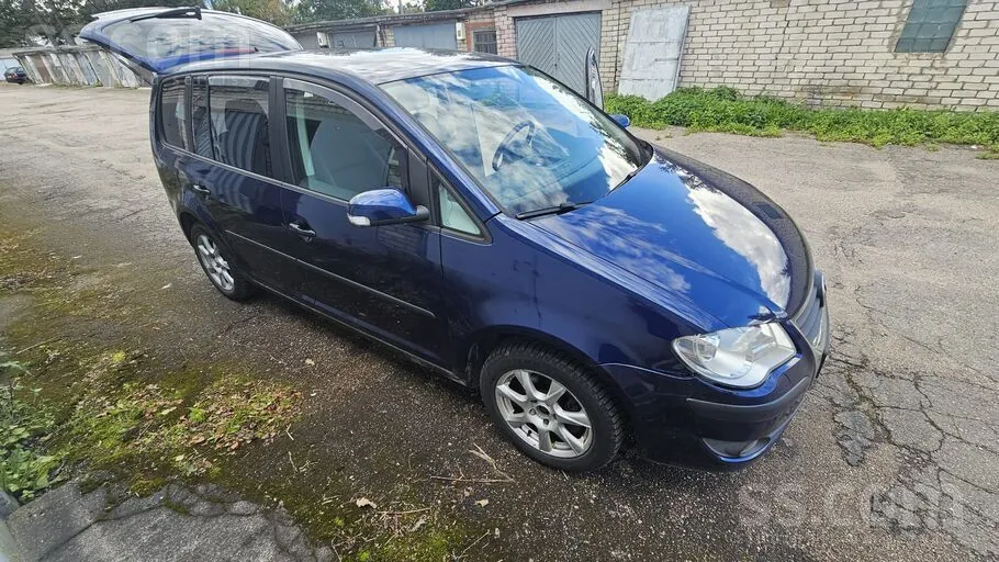 Volkswagen Touran 2006 photo 2