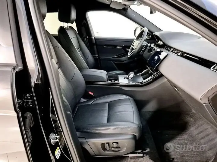 Land Rover Range Rover Evoque 2024 photo 3