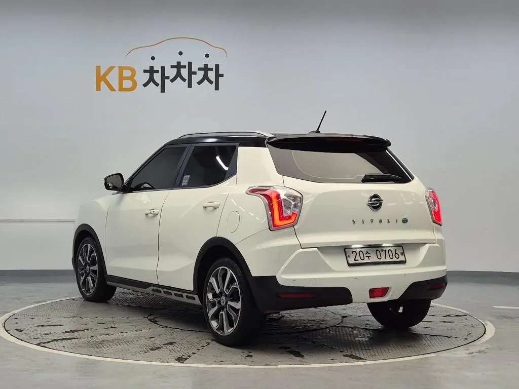 KG Mobility Tivoli 2016 photo 2