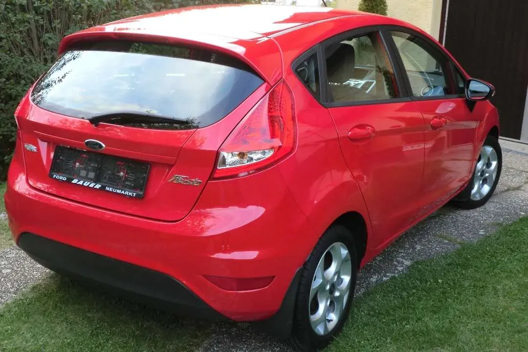Ford Fiesta 2012 photo 2