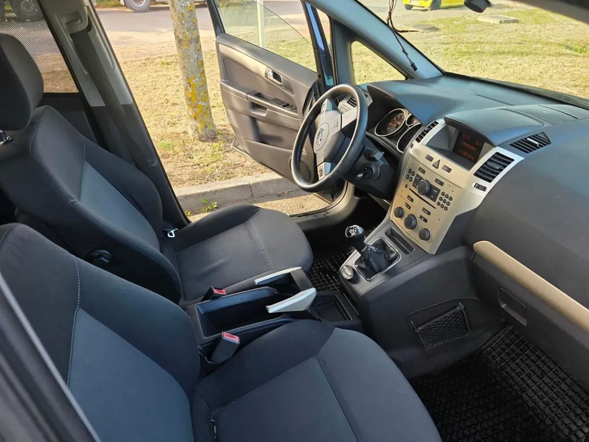Opel Zafira 2010 photo 2