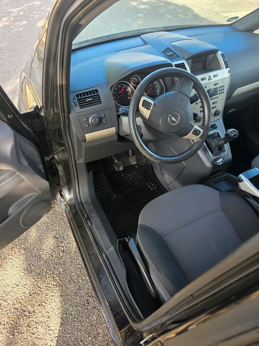 Opel Zafira 2010 photo 3