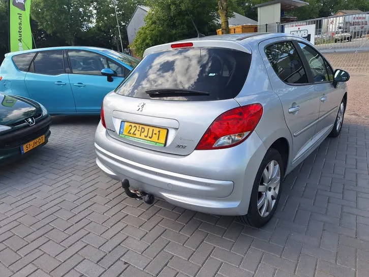 Peugeot 207 2011 photo 3