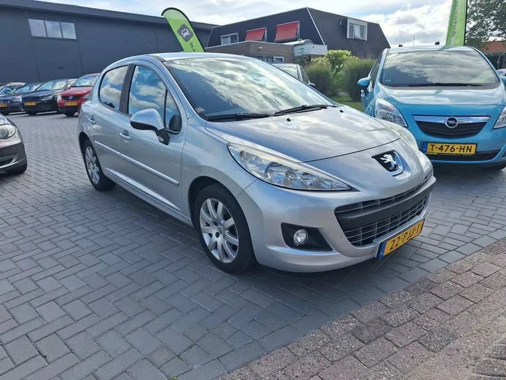 Peugeot 207 2011 photo 2