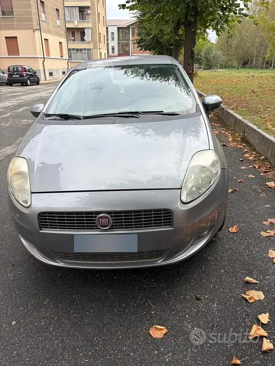 Fiat Grande Punto 2011 photo 2
