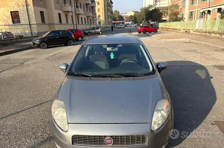 Fiat Grande Punto 2011 photo 3