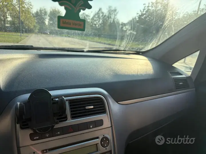 Fiat Grande Punto 2011 photo 4
