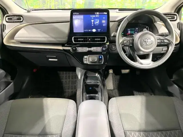 Toyota Aqua Z 2024 photo 2