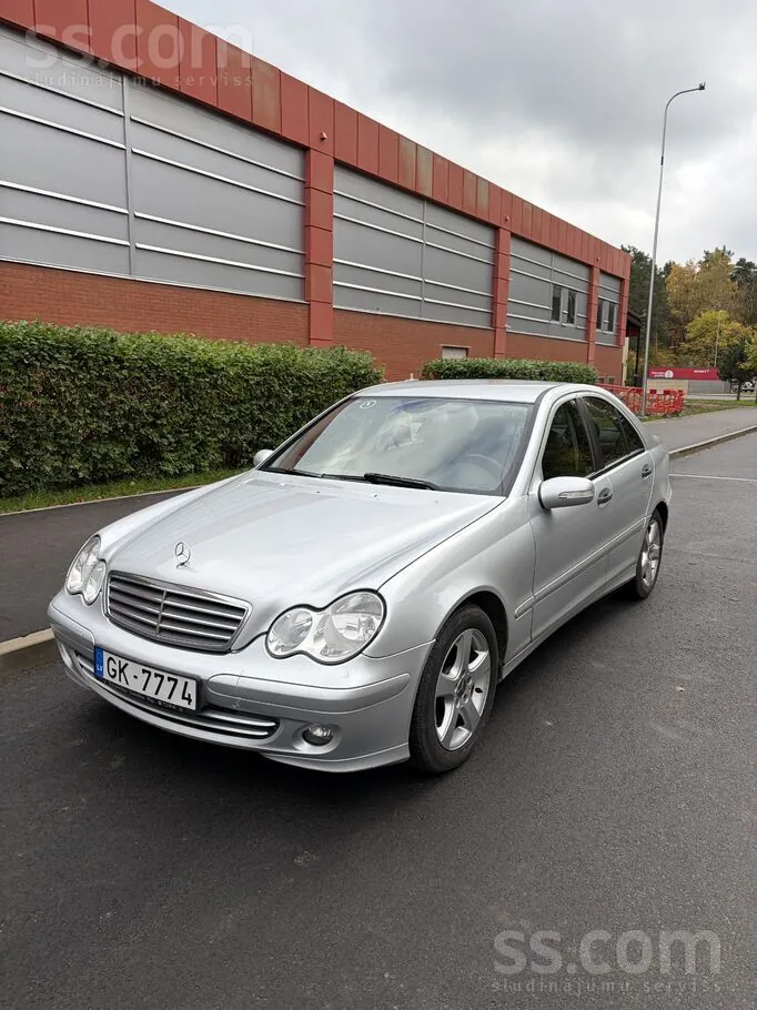Mercedes-Benz C180