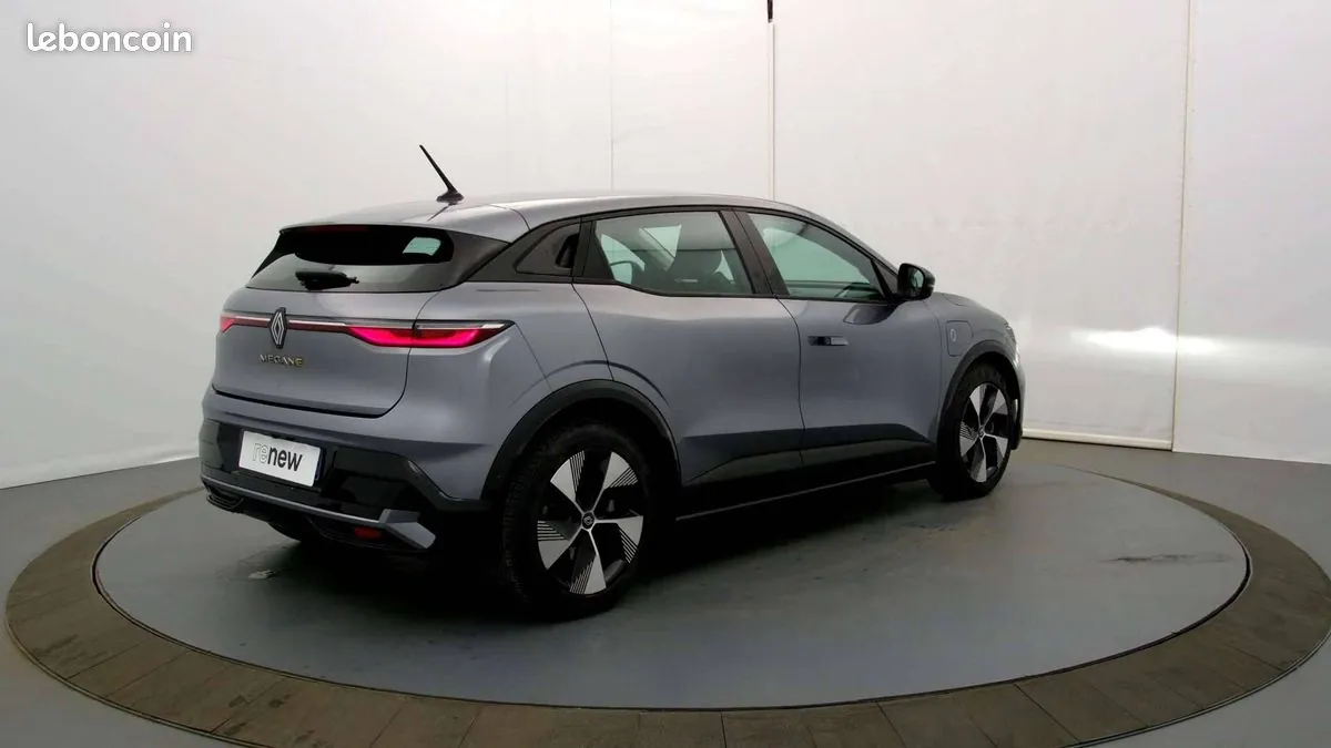 Renault Megane 2023 photo 2