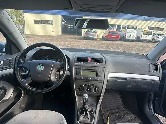 Skoda Octavia 2007 photo 2
