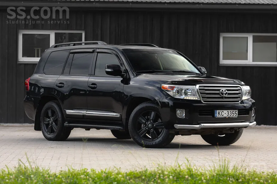 Toyota Land Cruiser 2013 photo 2