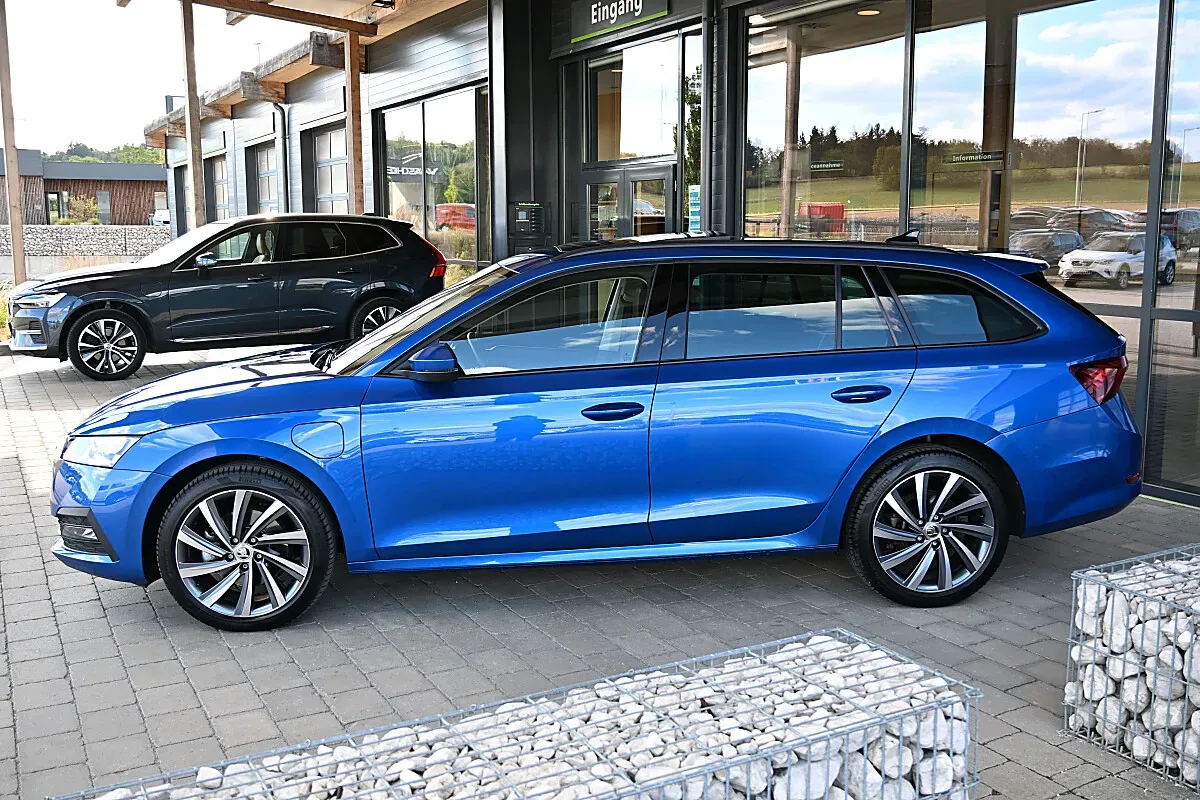 Skoda Octavia 2023 photo 2