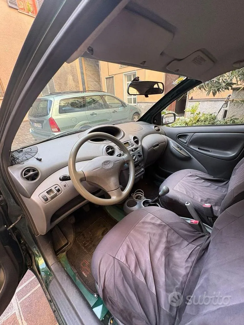 Toyota Yaris 2000 photo 4