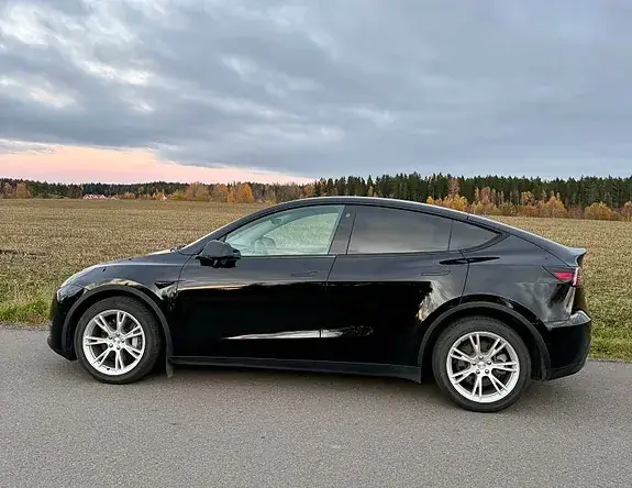 Tesla Model Y 2022 photo 2