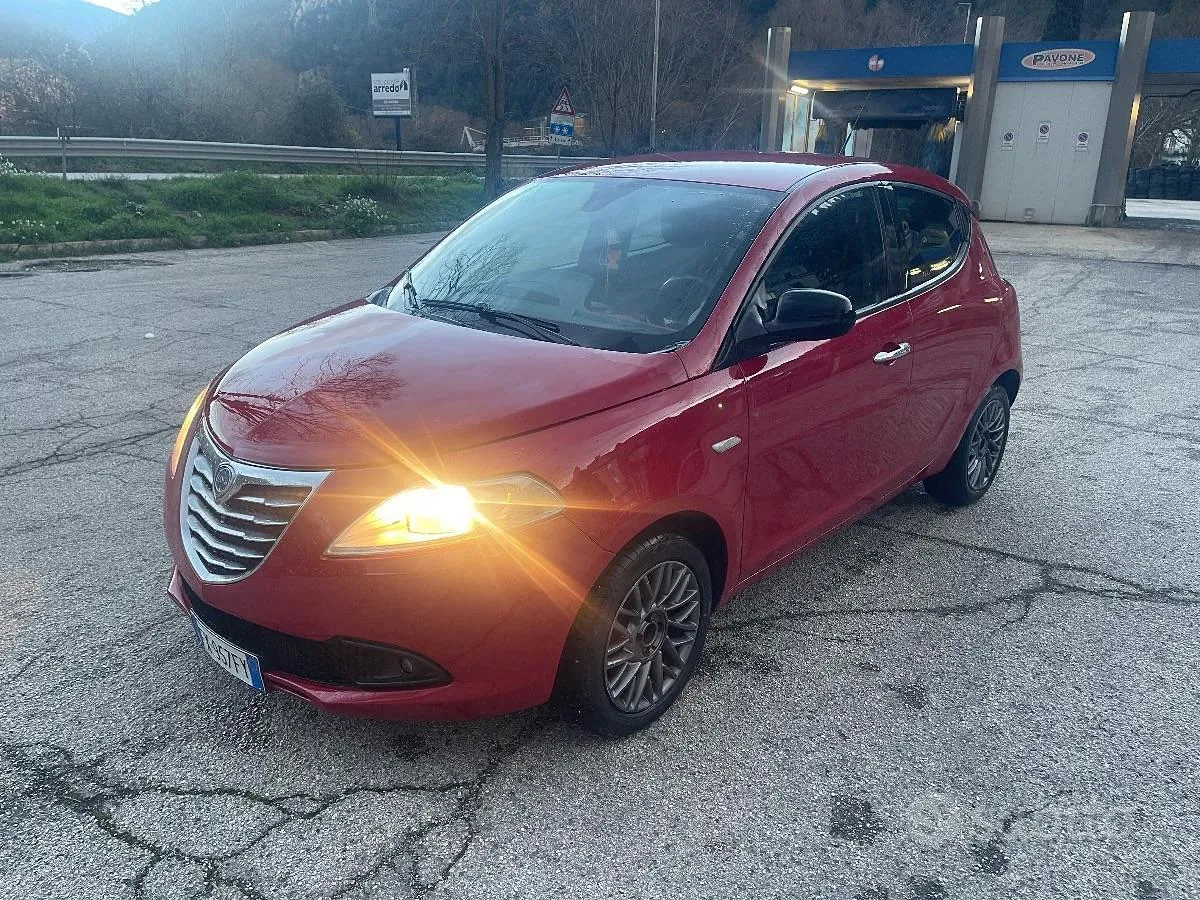 Lancia Ypsilon