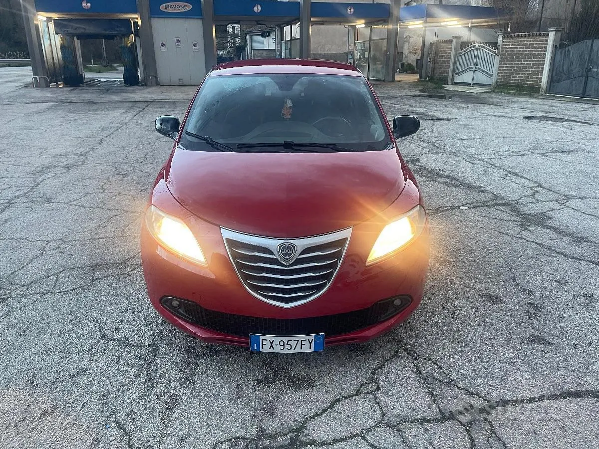 Lancia Ypsilon 2012 photo 2
