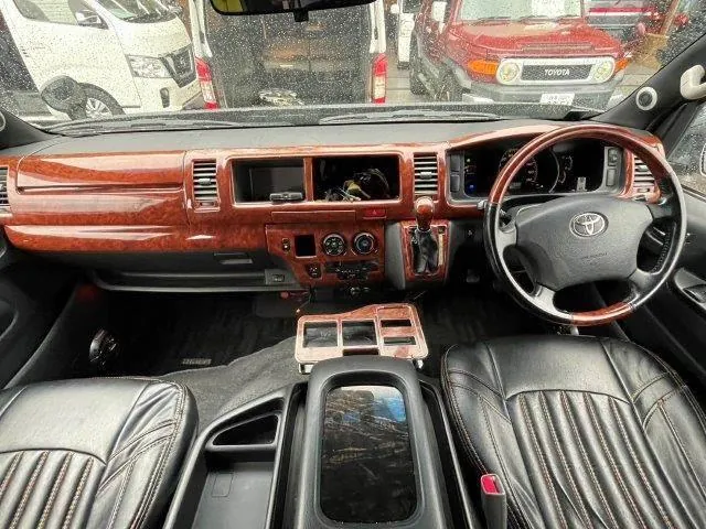 Toyota Hiace Van 2009 photo 3