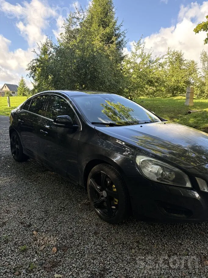 Volvo S60 2011 photo 2