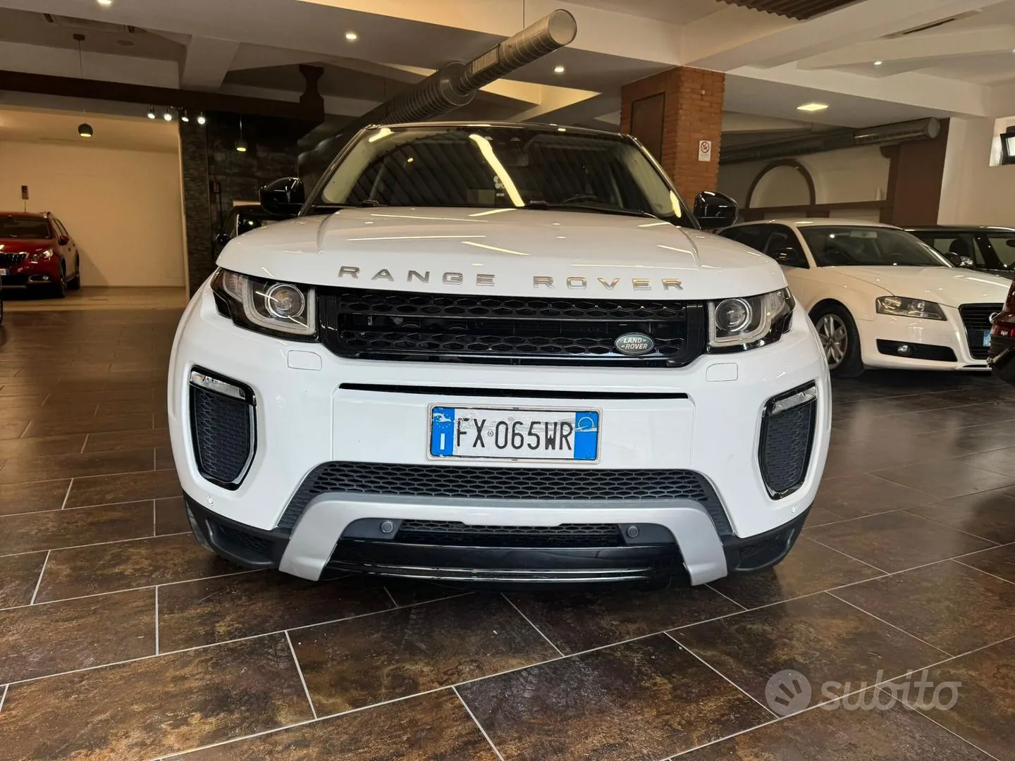 Land Rover Range Rover Evoque 2017 photo 2