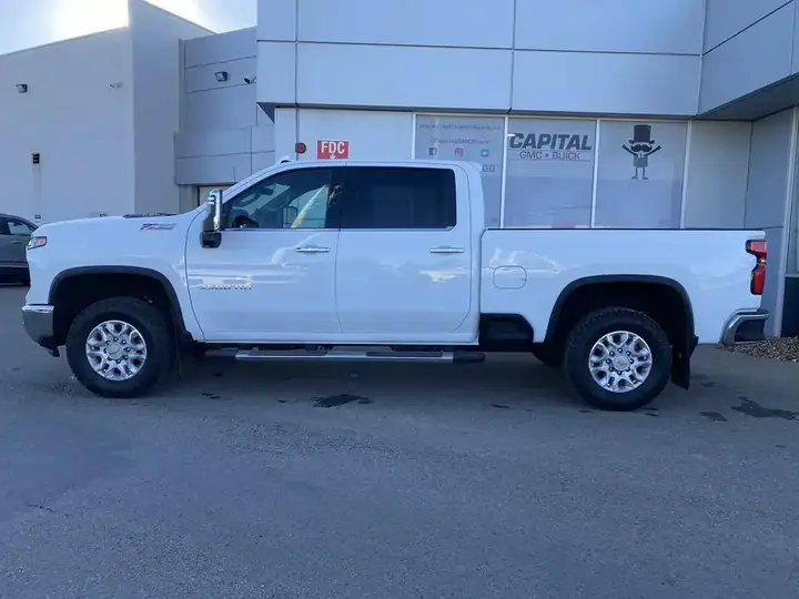 Chevrolet Silverado 3500 2024 photo 2