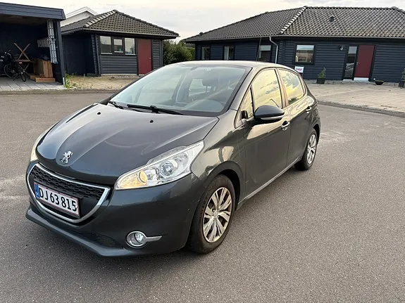 Peugeot 208 2013 photo 2