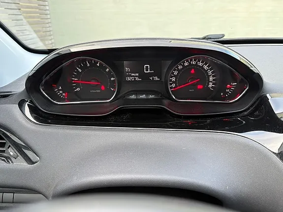 Peugeot 208 2013 photo 5