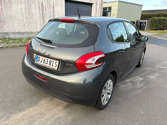 Peugeot 208 2013 photo 3