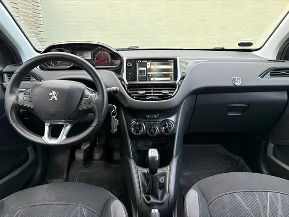 Peugeot 208 2013 photo 4