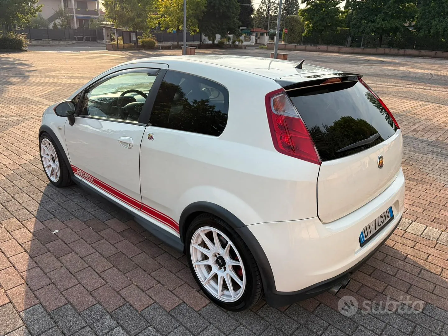 Abarth Grande Punto 2009 photo 2