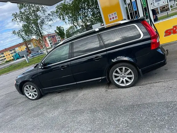 Volvo V70 2010 photo 2