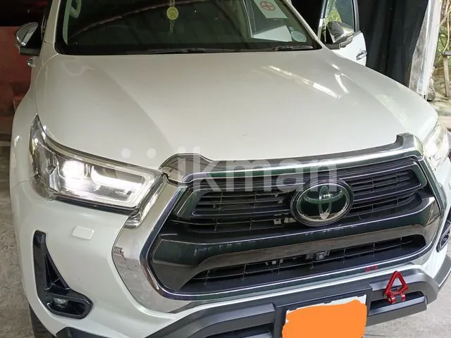 Toyota Hilux 2023 photo 2