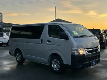 Toyota Hiace 2021 photo 3