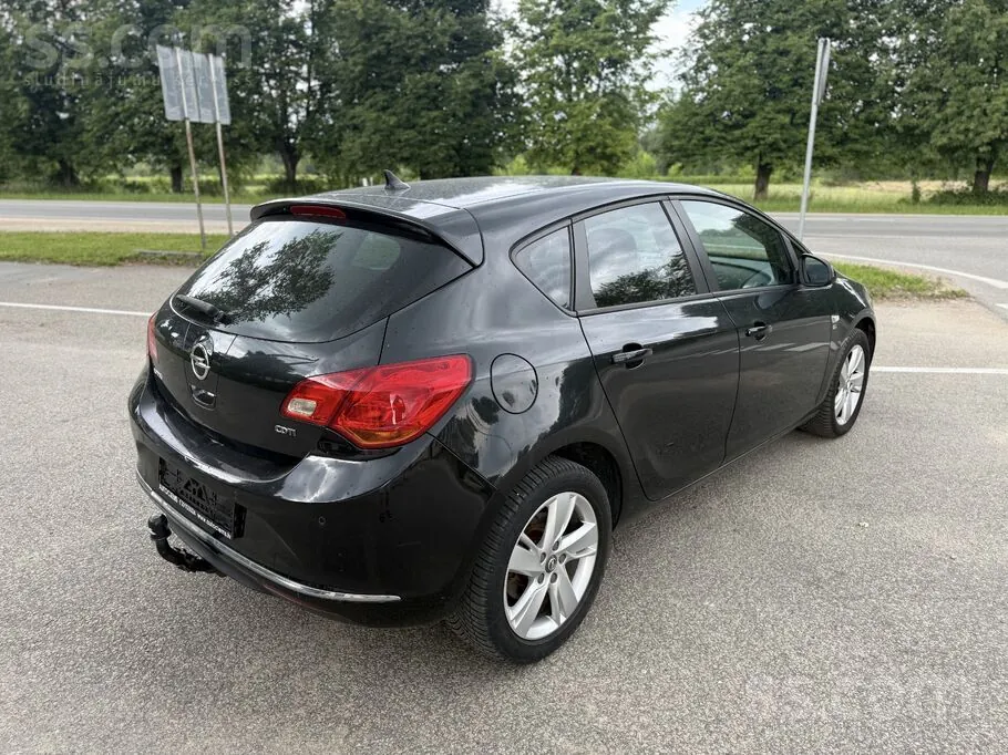 Opel Astra 2012 photo 4