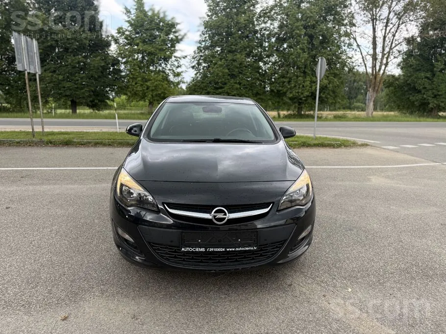 Opel Astra 2012 photo 2