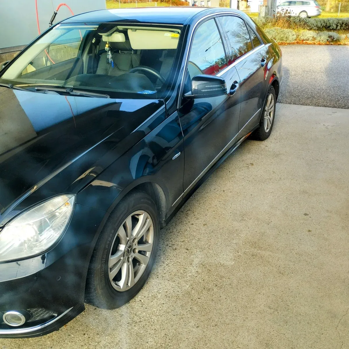 Mercedes-Benz E-Class 2010 photo 2