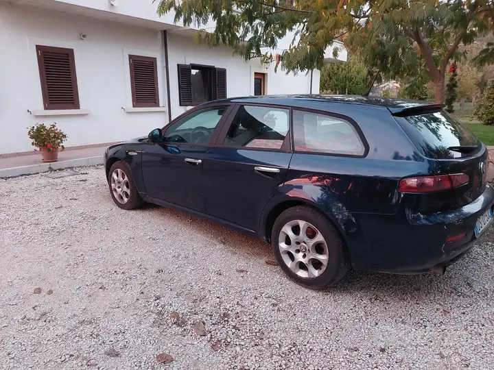 Alfa Romeo 159 2008 photo 5