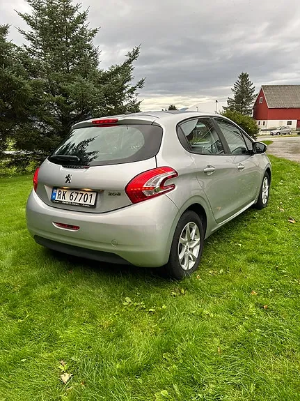 Peugeot 208 2013 photo 3