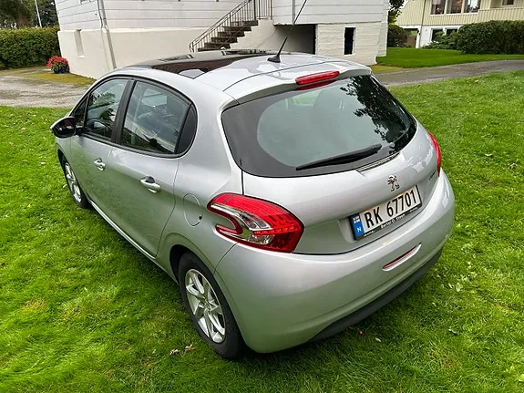 Peugeot 208 2013 photo 4