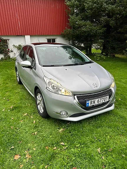Peugeot 208 2013 photo 2