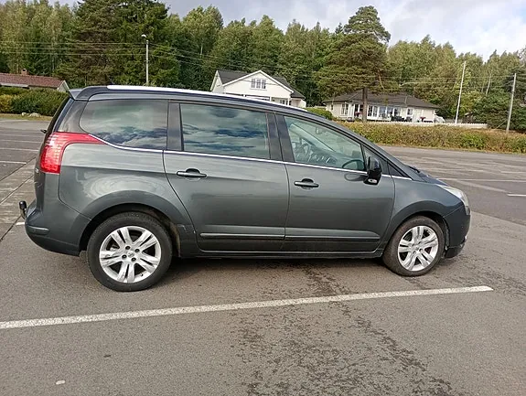 Peugeot 5008 2011 photo 4