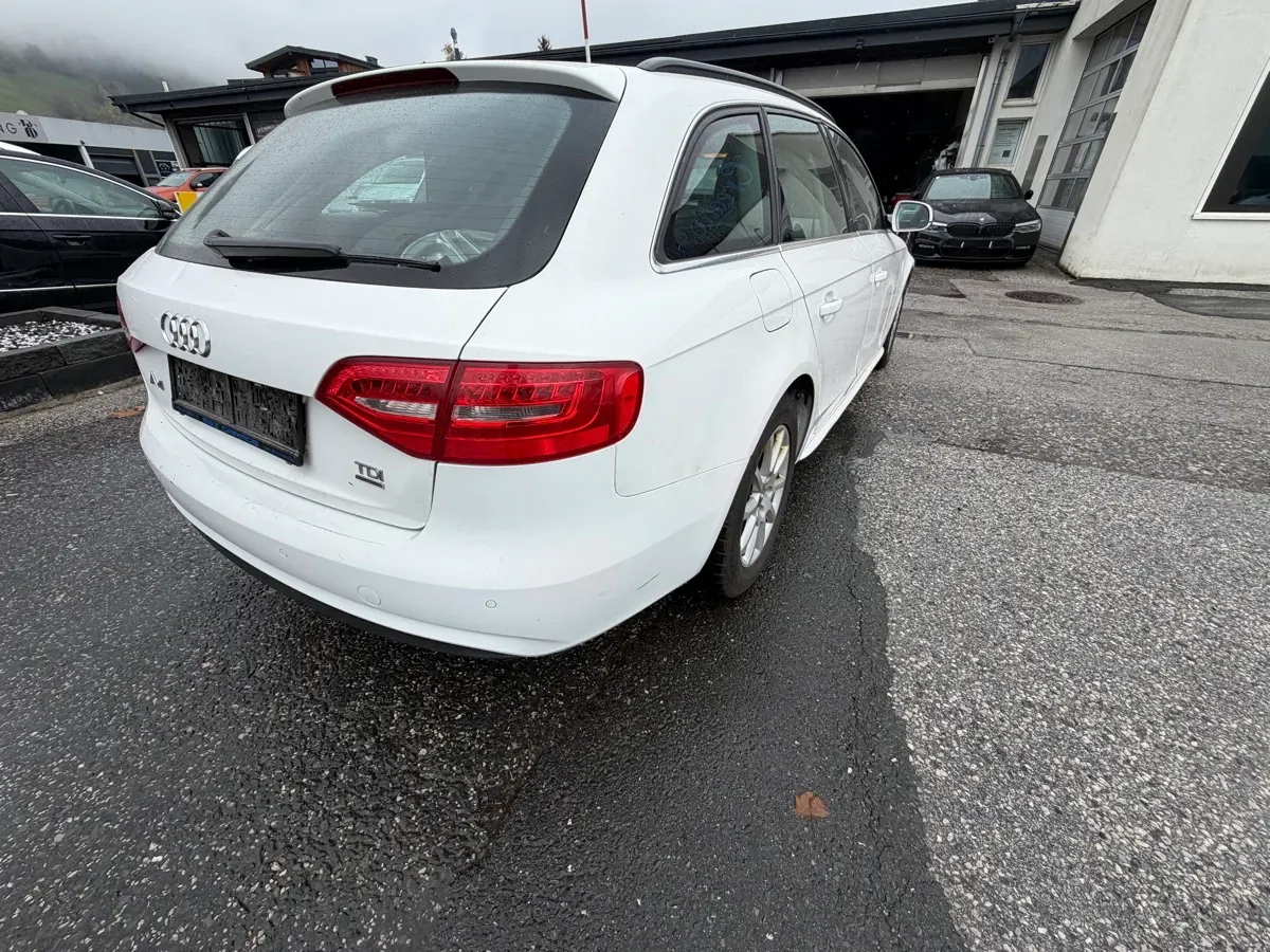 Audi A4 2012 photo 3