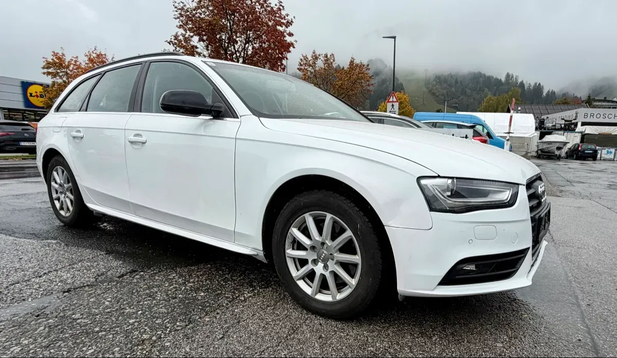 Audi A4 2012 photo 2