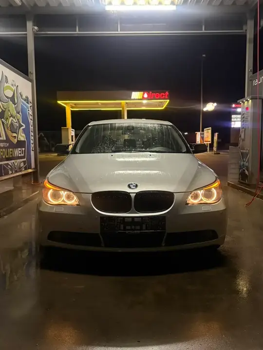 BMW 5 Series 2004 photo 2