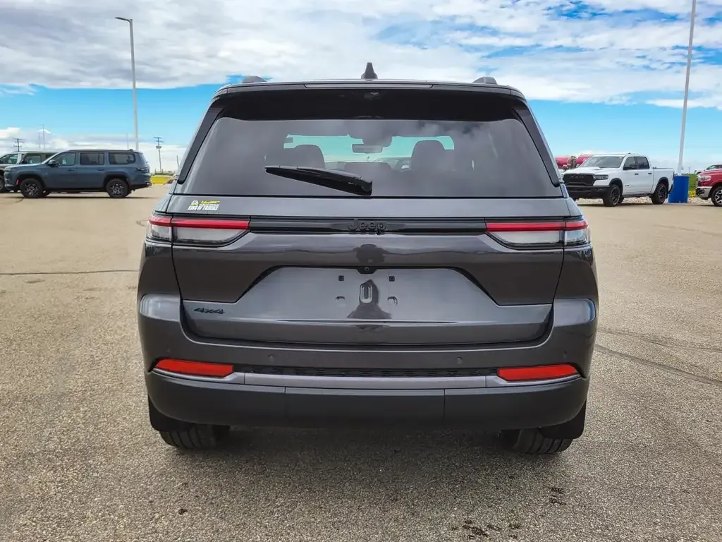 Jeep Grand Cherokee 2026 photo 5