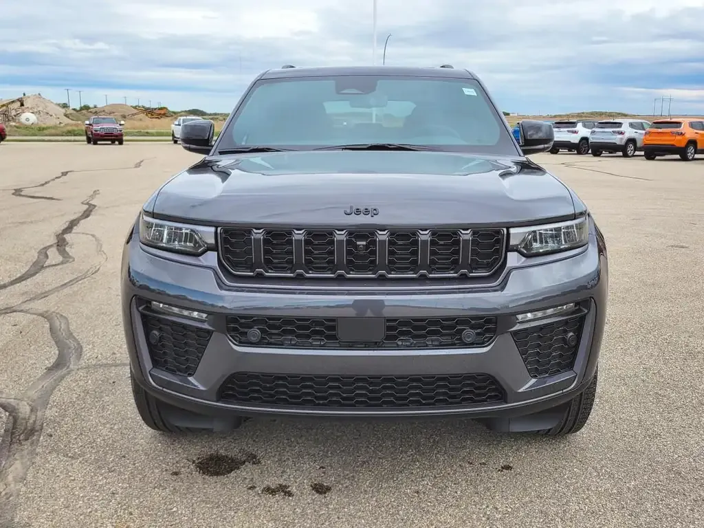 Jeep Grand Cherokee 2026 photo 2