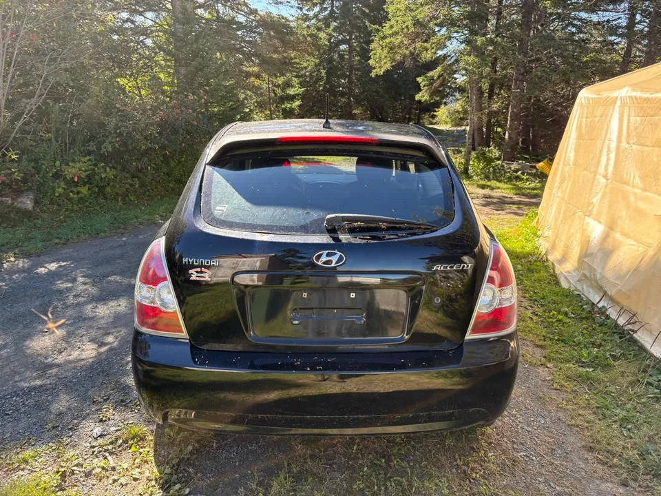Hyundai Accent 2009 photo 2