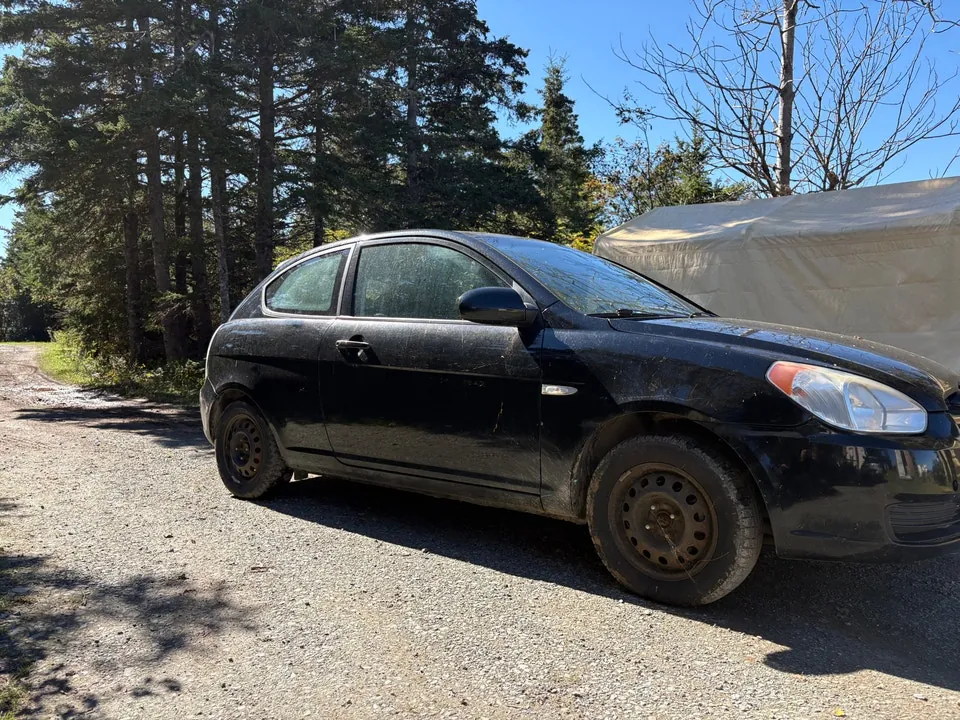 Hyundai Accent 2009 photo 3